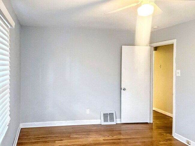 Photo - 3238 Krem Ave