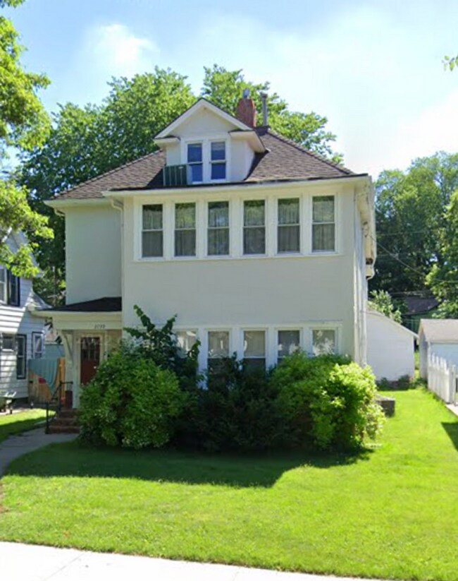 Building Photo - 2739 Buchanan St NE Unit 2