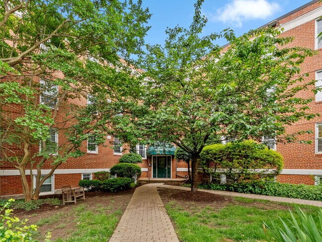 Enjoy Comfortable Arlington Living at Old ... - Enjoy Comfortable Arlington Living at Old ... Apartment