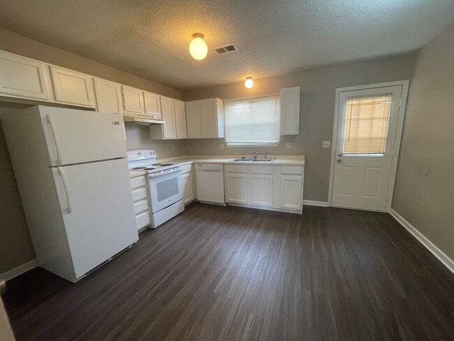 Building Photo - 2507 W 27th St