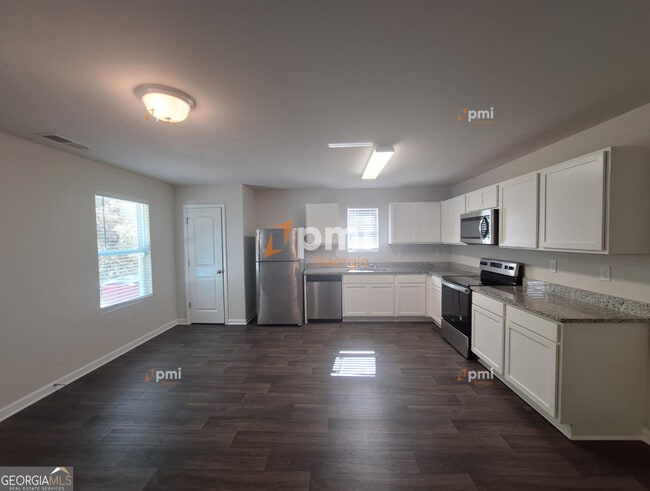 Photo - 437 Kildare Wy