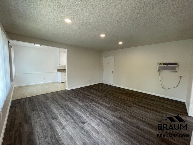 19405 Haynes St Unit 5
