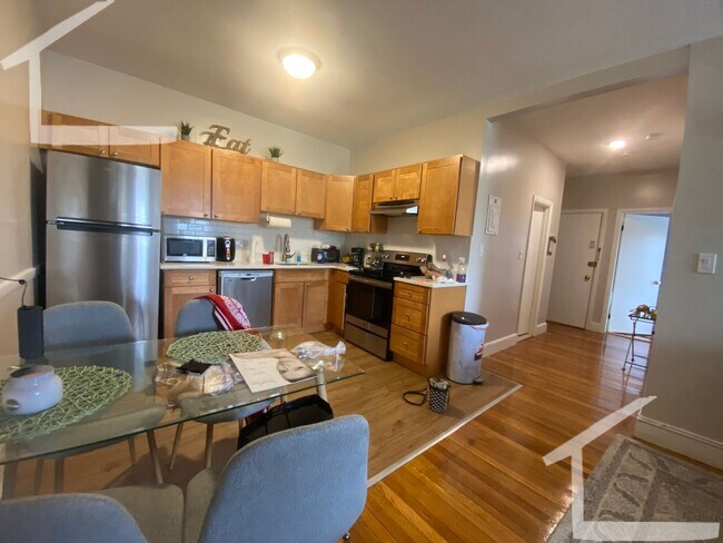 Photo - 170 Winthrop Rd