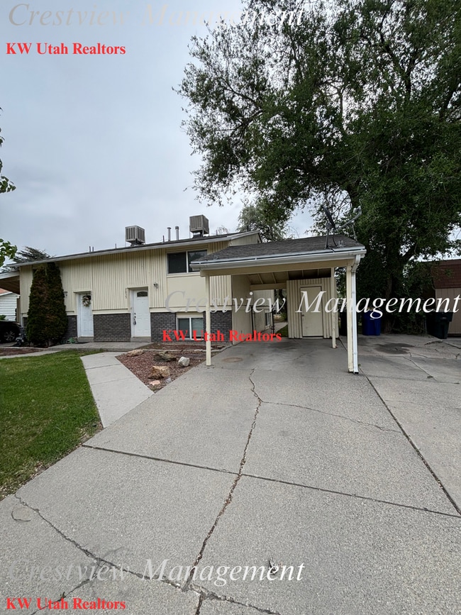 Building Photo - Tanner Duplex Unit 2835