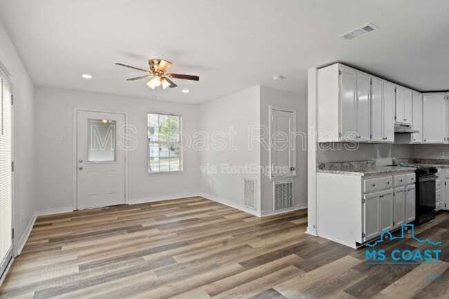 Photo - 340 Hiller Dr