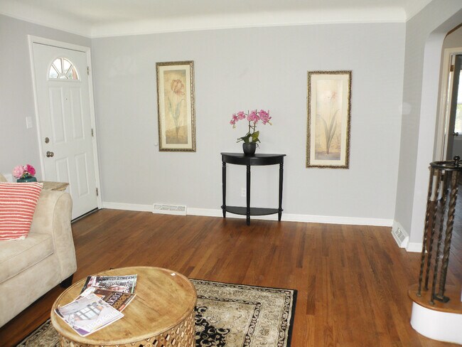 Photo - 3 Bed - 2 Full Bath Cape Cod for Rent in E...