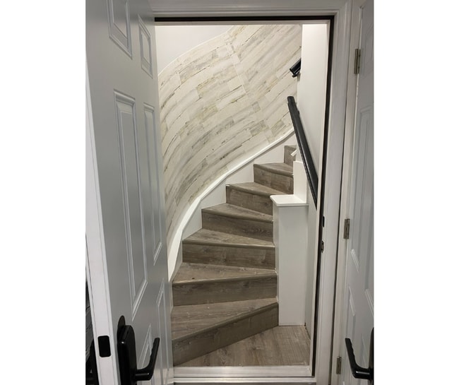 210 N Mount St Unidad 1B Available $650 1B