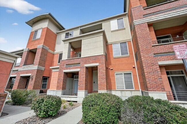 Photo - 4100 Albion St