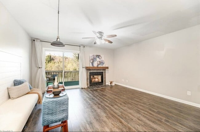 Photo - 1074 Hickory Glen Rd