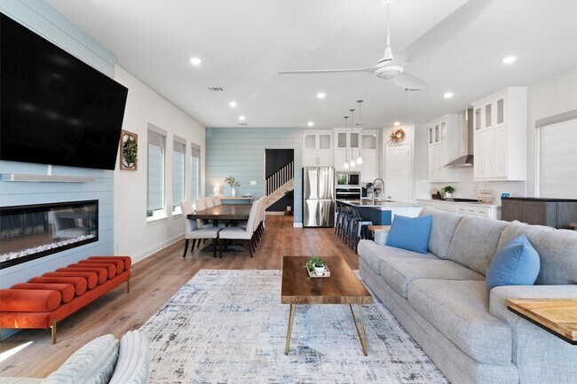 Photo - 7309 Sunset Blvd