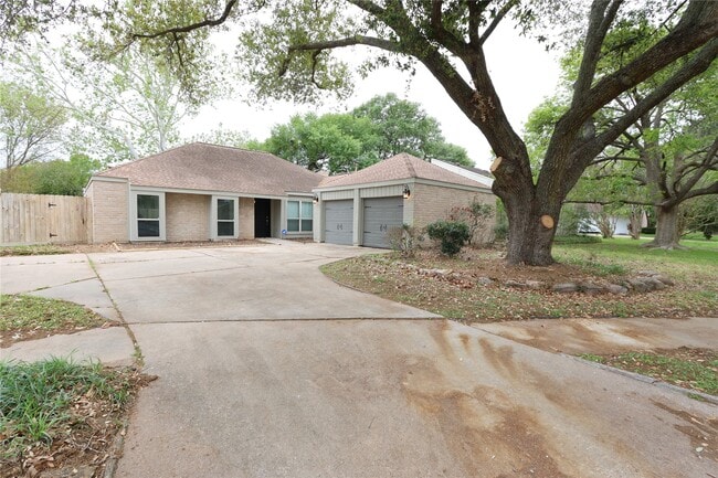 Building Photo - 15911 Haven Hills Dr