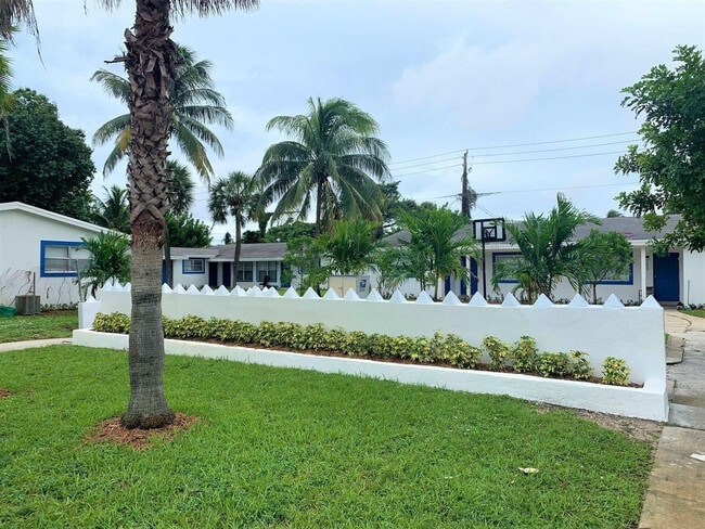 Building Photo - 140 NW 40th St Unit 232