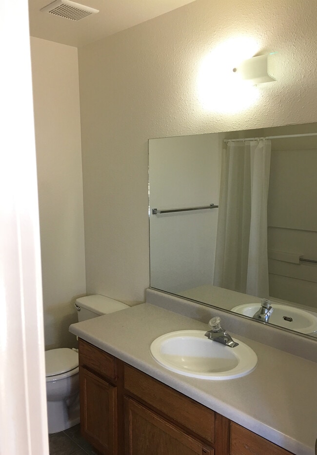 Baño completo - 3129 Airport Rd Unidad 3