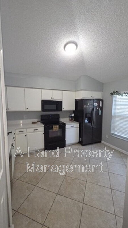 Photo - 2527 Chatham Cir
