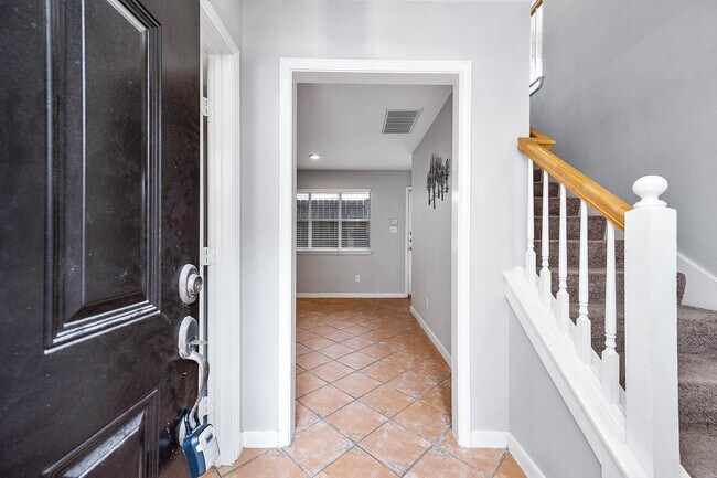Photo - 1422 Crocker St