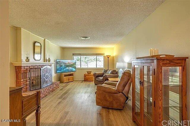 Photo - 43922 Fenner Ave