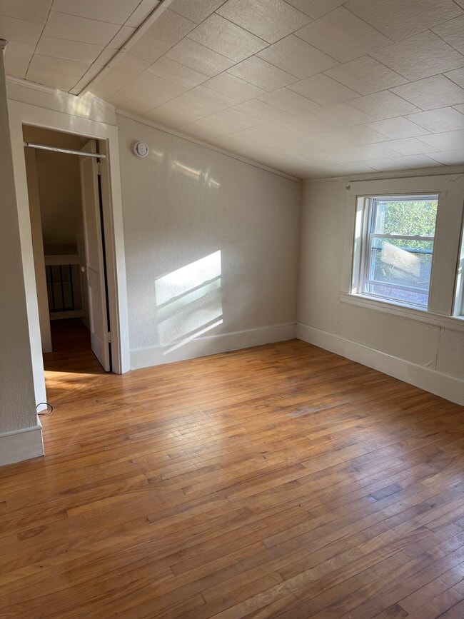 Photo - 619 Riverside Dr