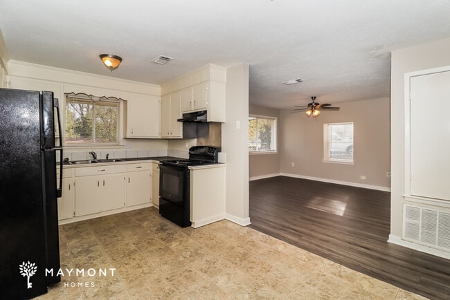 Photo - 421 Monica Ln