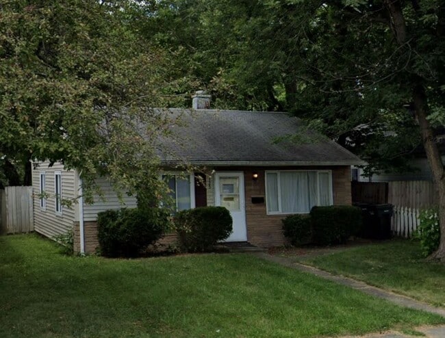 Building Photo - 1725 E Calvert St