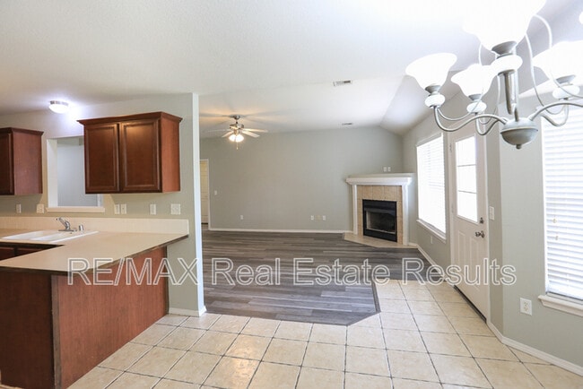 Photo - 1907 SW Columbus Rd