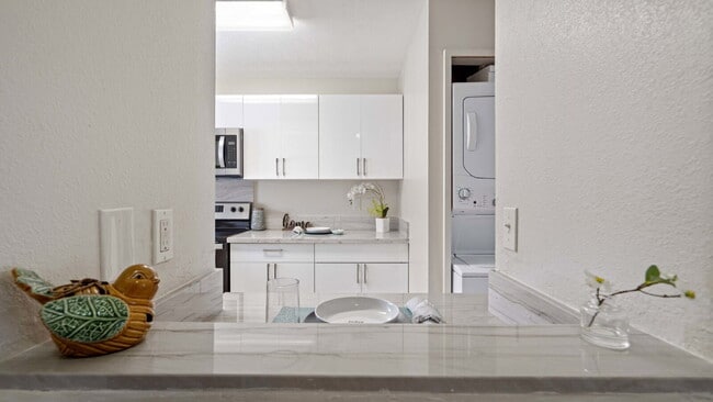 Photo - Renovated 2br/1ba/2pkg 3rd Fl Townhome Unit 312