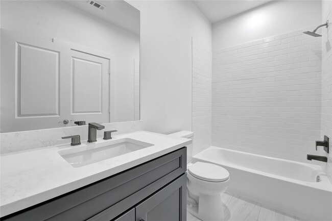Photo - 207 Edgewood St