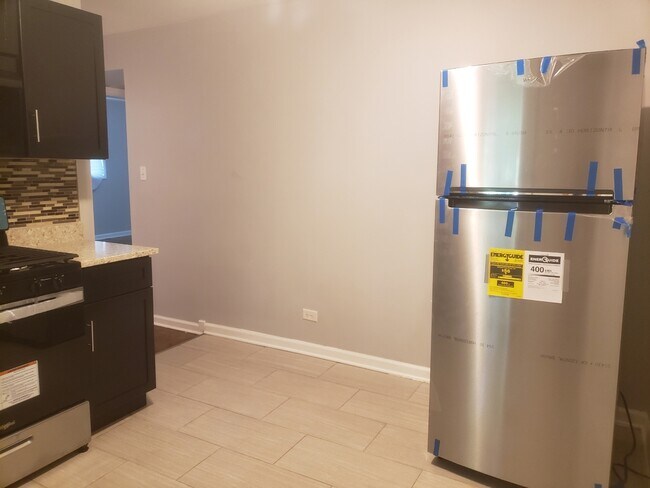 Photo - 1061 E 80th St