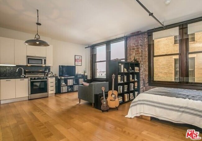 Building Photo - 460 S Spring St Unit 908 Rental