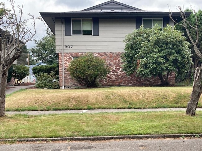 Building Photo - STATUS: PENDING APPLICATION-   |T-17B  #4 ... Rental