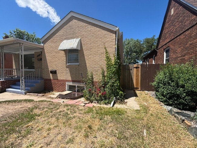 Photo - 1808 E 19th St Unidad PM-254-2  B