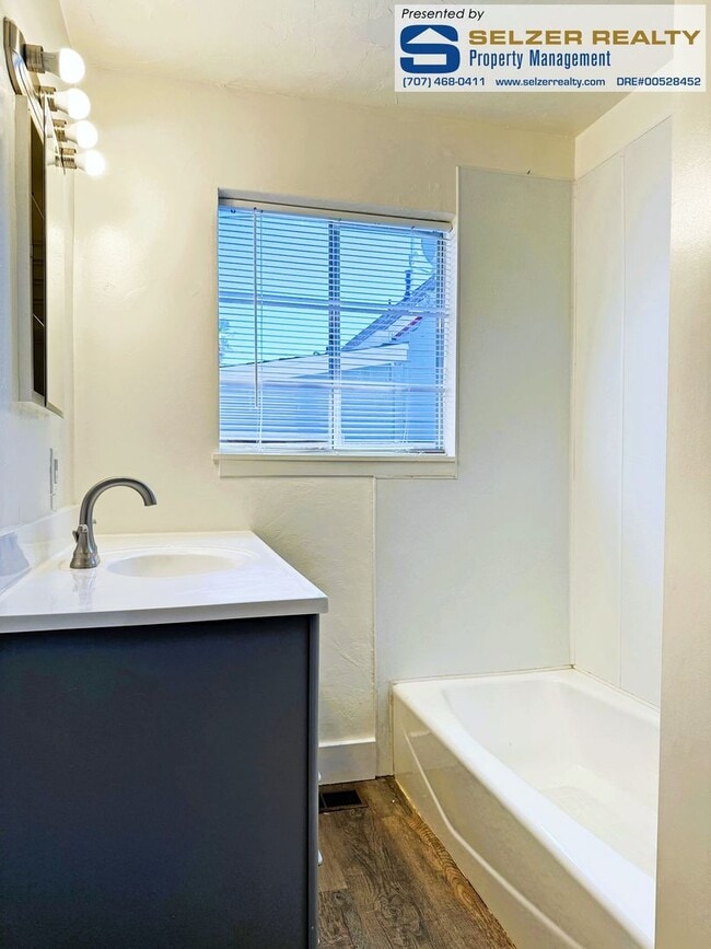 Photo - 207 S Spring St