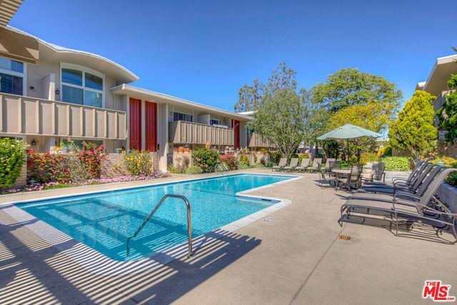 Building Photo - 4746 La Villa Marina