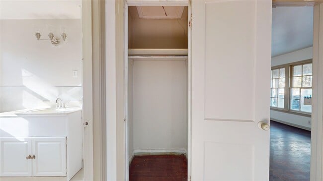 Building Photo - 3826 Landa Ln