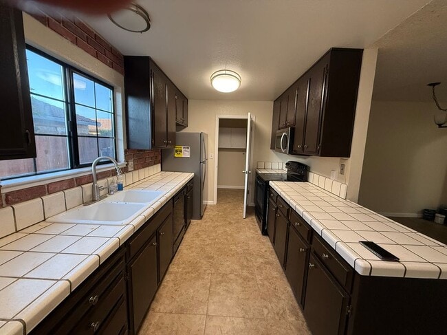 Building Photo - 90 Meadow Terrace