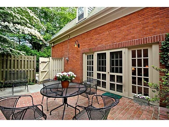 Photo - 434 Bellevue Ave