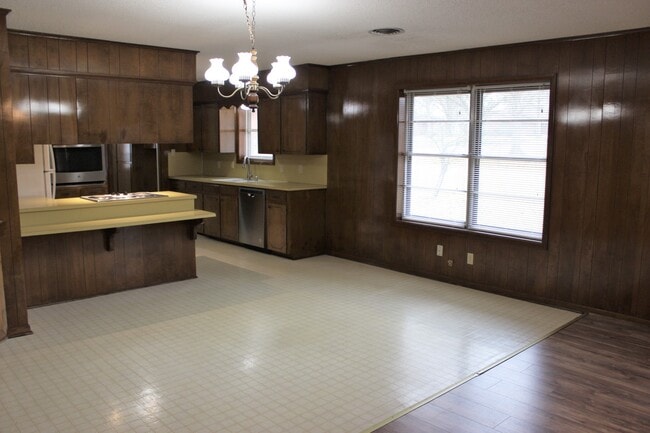 Photo - 1006 Robinhood Rd