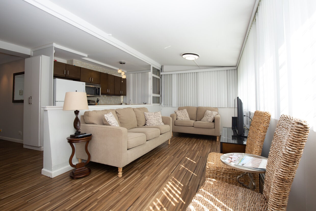 Livingroom Area - 2500 Kalakaua Ave (Honolulu, HI)
