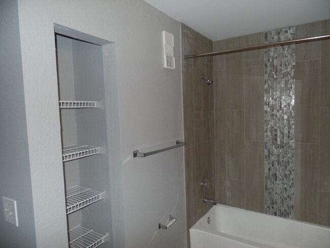 Building Photo - 3350 Pinewalk Dr N Unit 1415