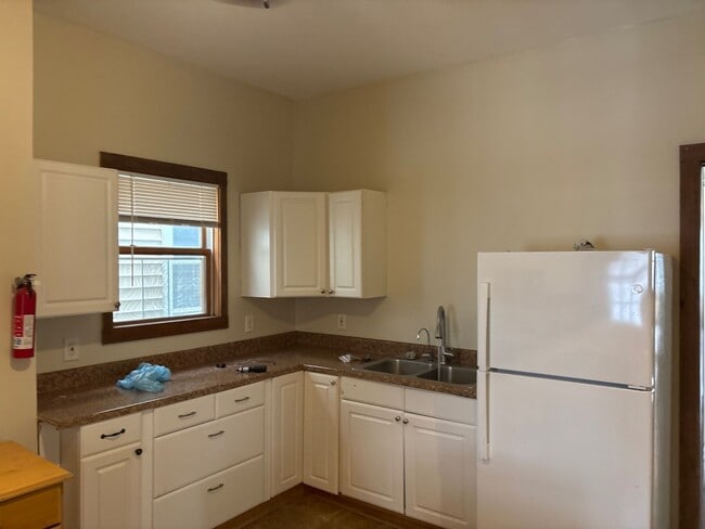 Building Photo - 134 5th Ave Unit 2