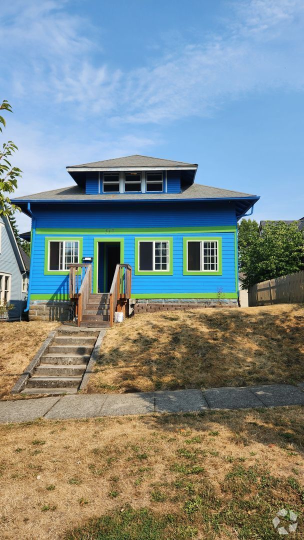 Building Photo - 3 Bed 1 Bath Home! Unit 1