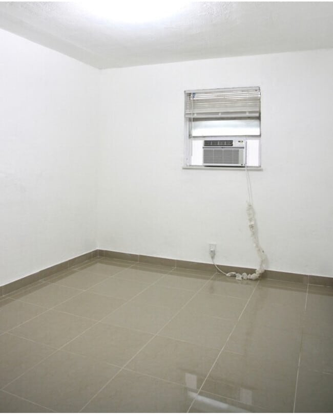 1044-1046 Foster Rd, Hallandale Beach