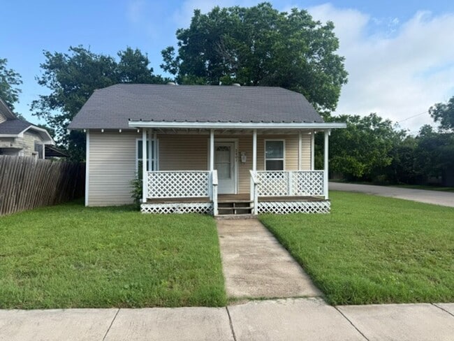 Building Photo - Affordable Three Bedroom Two Bath Home