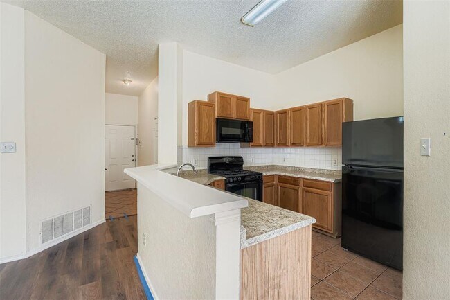 Photo - 1609 Honeysuckle Ln