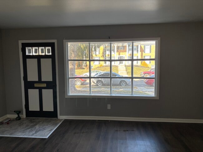 Sala de estar - 1416 Henley Rd