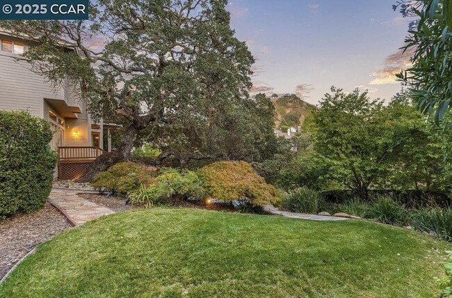 Photo - 3109 Stonegate Dr