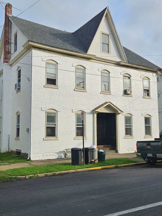 Building Photo - 215 E Front St Unit D