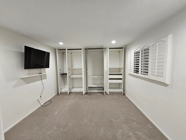 Photo - 400 S Flower St