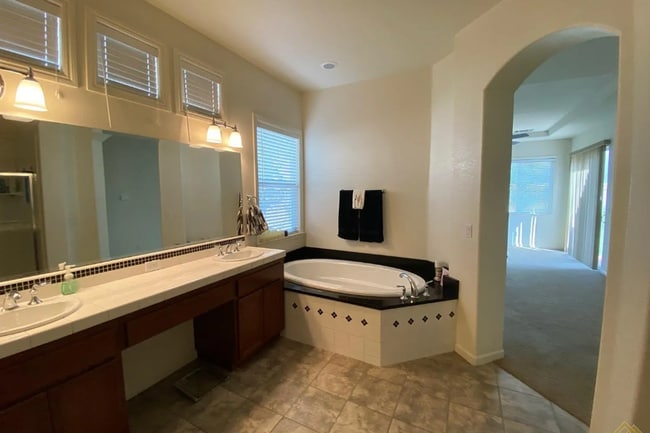 Photo - Executive Home for Rent – Northwest Bakersfield