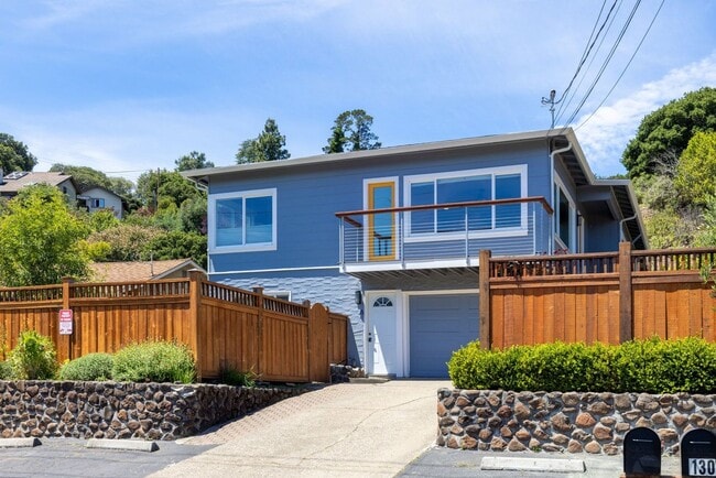 Building Photo - Beautiful Duplex In Highly Desirable San Rafael!