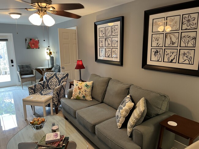 Living room - 2720 NE 1st Way Casa